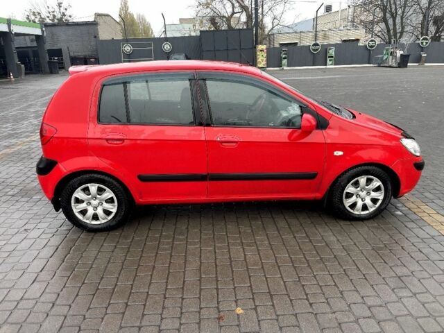 Красный Хендай Гетц, объемом двигателя 1.4 л и пробегом 240 тыс. км за 4350 $, фото 2 на Automoto.ua