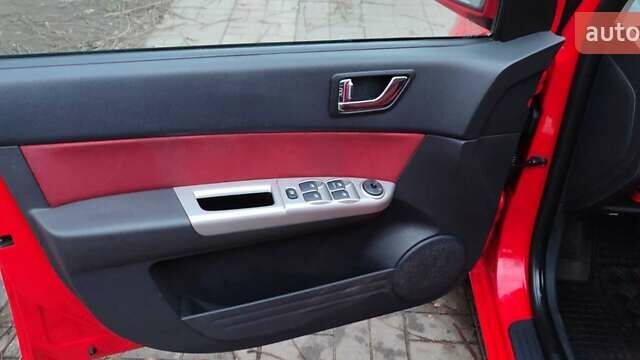 Красный Хендай Гетц, объемом двигателя 1.6 л и пробегом 106 тыс. км за 5900 $, фото 10 на Automoto.ua