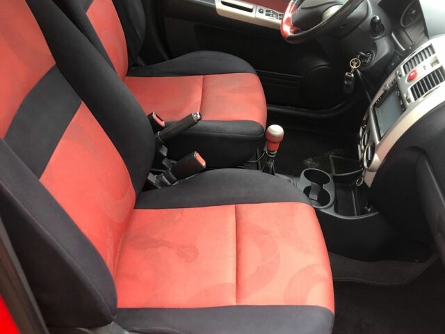 Красный Хендай Гетц, объемом двигателя 1.4 л и пробегом 94 тыс. км за 4950 $, фото 18 на Automoto.ua