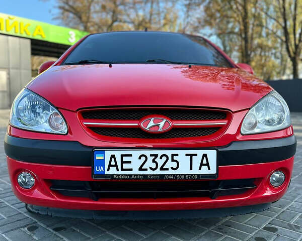 Красный Хендай Гетц, объемом двигателя 1.6 л и пробегом 170 тыс. км за 5600 $, фото 2 на Automoto.ua