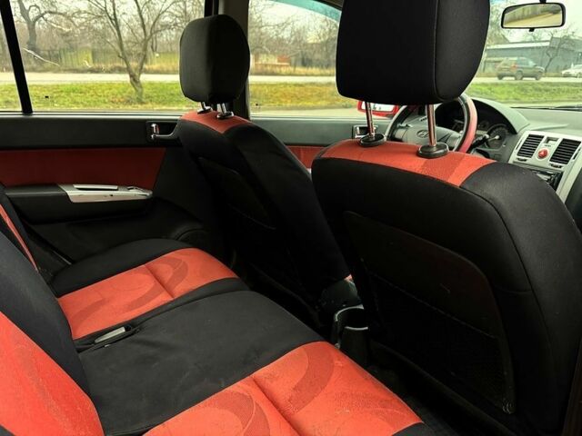 Красный Хендай Гетц, объемом двигателя 1.4 л и пробегом 143 тыс. км за 1800 $, фото 6 на Automoto.ua