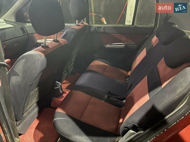 Красный Хендай Гетц, объемом двигателя 1.4 л и пробегом 217 тыс. км за 5700 $, фото 6 на Automoto.ua