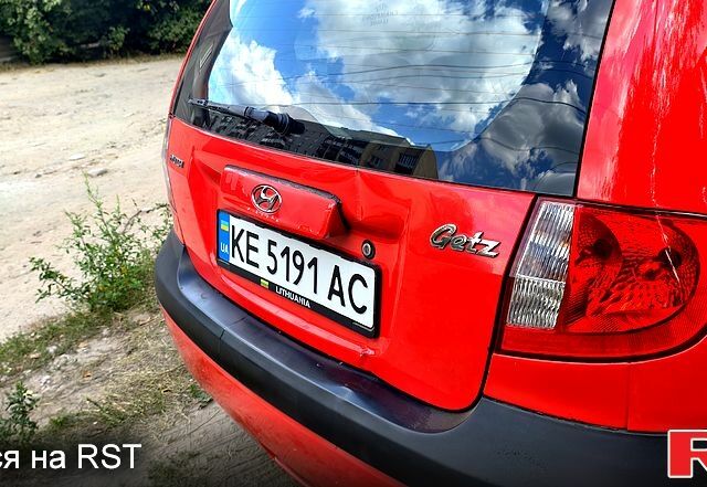 Красный Хендай Гетц, объемом двигателя 1.1 л и пробегом 227 тыс. км за 3650 $, фото 3 на Automoto.ua