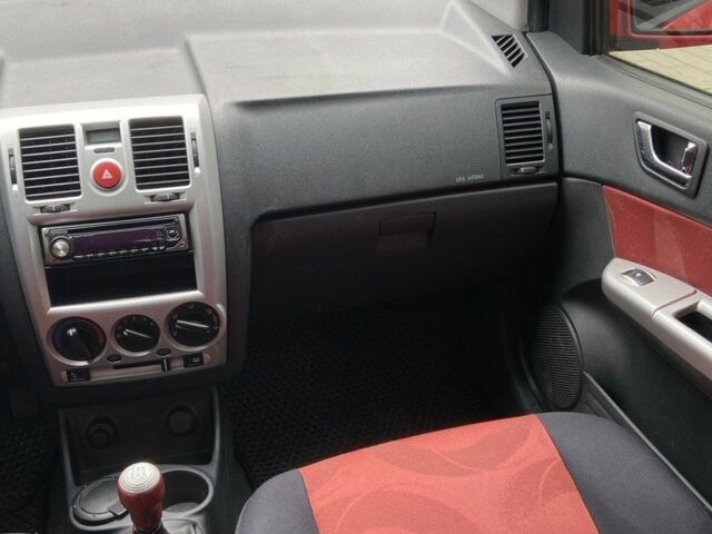 Красный Хендай Гетц, объемом двигателя 1.4 л и пробегом 140 тыс. км за 4700 $, фото 6 на Automoto.ua