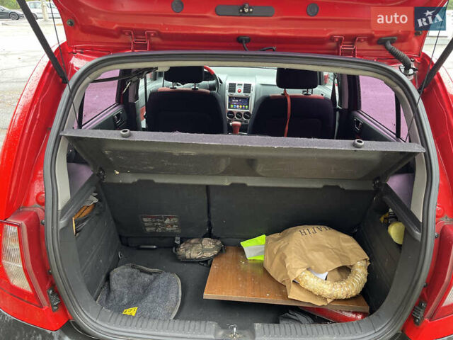 Красный Хендай Гетц, объемом двигателя 1.4 л и пробегом 238 тыс. км за 5200 $, фото 6 на Automoto.ua