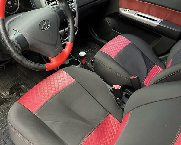 Красный Хендай Гетц, объемом двигателя 1.4 л и пробегом 191 тыс. км за 3000 $, фото 4 на Automoto.ua