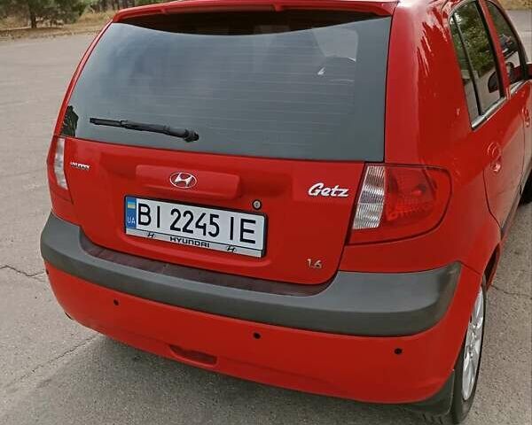 Красный Хендай Гетц, объемом двигателя 1.6 л и пробегом 109 тыс. км за 6000 $, фото 4 на Automoto.ua