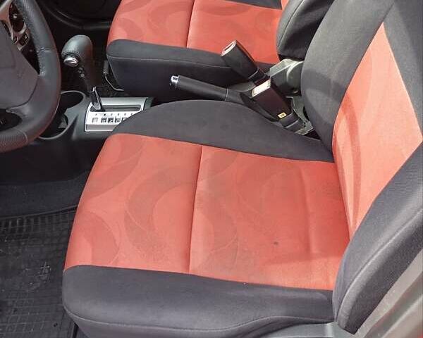 Красный Хендай Гетц, объемом двигателя 1.6 л и пробегом 109 тыс. км за 6000 $, фото 12 на Automoto.ua