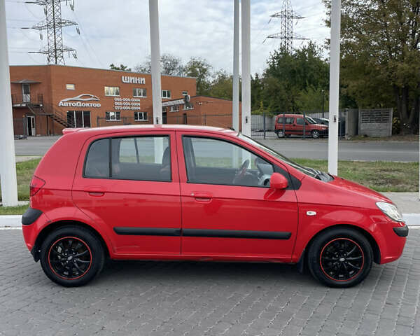 Красный Хендай Гетц, объемом двигателя 1.6 л и пробегом 137 тыс. км за 5700 $, фото 2 на Automoto.ua