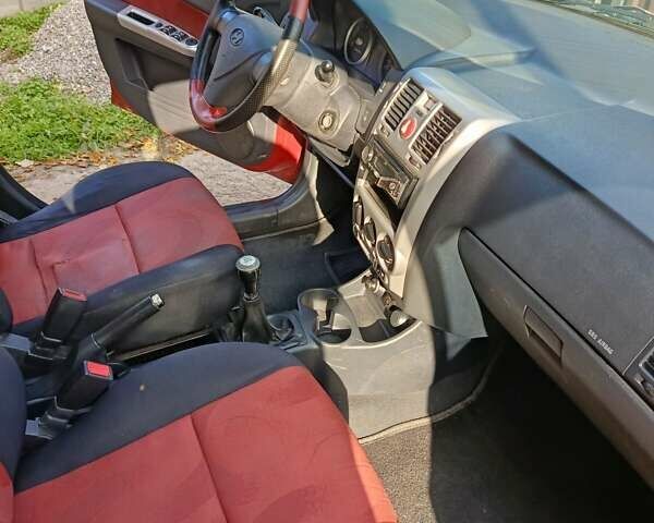 Красный Хендай Гетц, объемом двигателя 1.4 л и пробегом 290 тыс. км за 3000 $, фото 18 на Automoto.ua