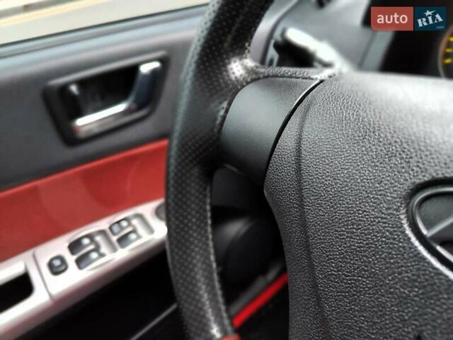 Красный Хендай Гетц, объемом двигателя 1.6 л и пробегом 223 тыс. км за 4990 $, фото 52 на Automoto.ua