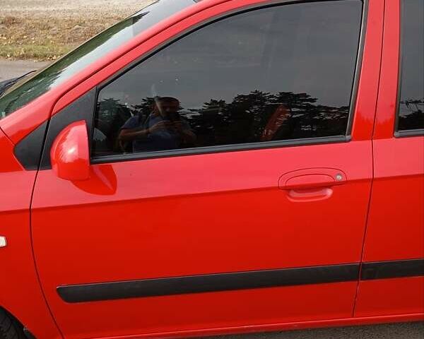 Красный Хендай Гетц, объемом двигателя 1.6 л и пробегом 109 тыс. км за 6000 $, фото 2 на Automoto.ua