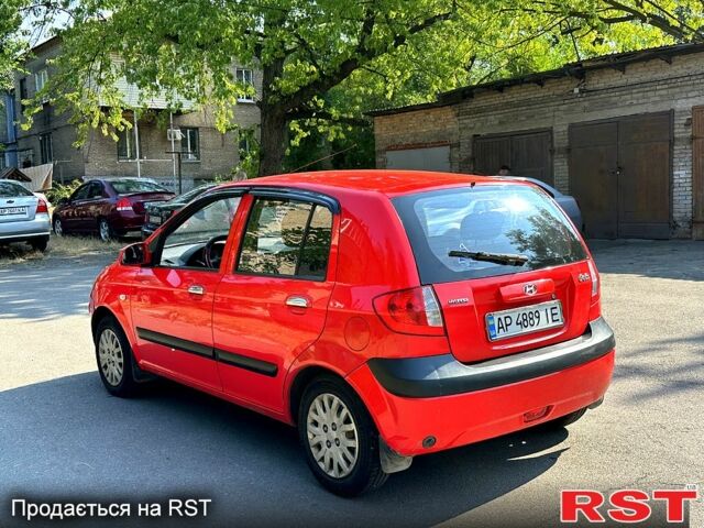 Красный Хендай Гетц, объемом двигателя 1.1 л и пробегом 190 тыс. км за 3850 $, фото 1 на Automoto.ua