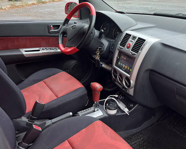 Красный Хендай Гетц, объемом двигателя 1.4 л и пробегом 238 тыс. км за 5200 $, фото 4 на Automoto.ua