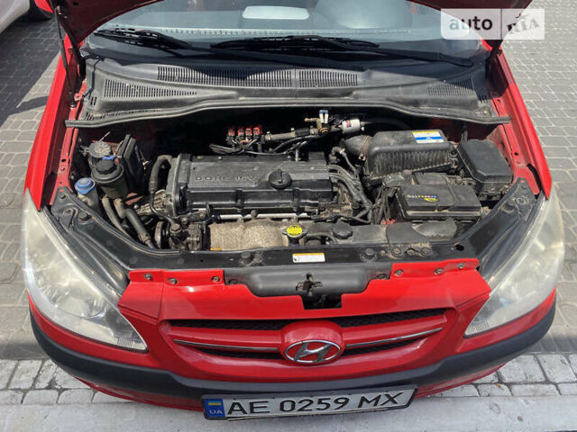 Красный Хендай Гетц, объемом двигателя 1.4 л и пробегом 220 тыс. км за 4100 $, фото 4 на Automoto.ua