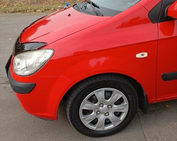 Красный Хендай Гетц, объемом двигателя 1.6 л и пробегом 109 тыс. км за 6000 $, фото 1 на Automoto.ua