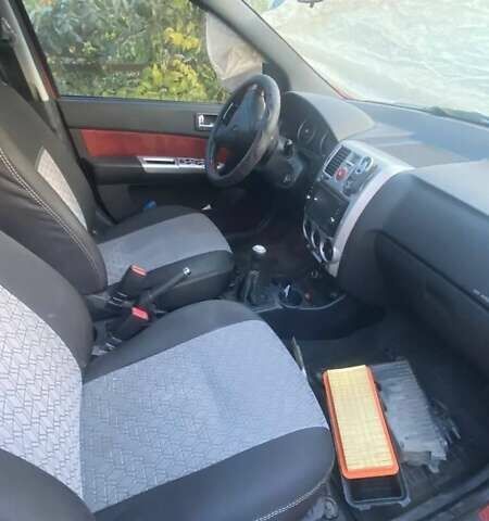 Красный Хендай Гетц, объемом двигателя 1.4 л и пробегом 142 тыс. км за 3000 $, фото 4 на Automoto.ua