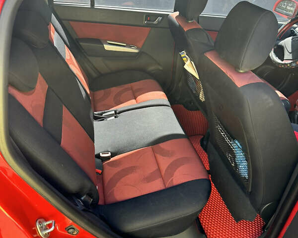 Красный Хендай Гетц, объемом двигателя 1.4 л и пробегом 31 тыс. км за 5900 $, фото 3 на Automoto.ua