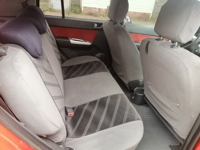 Червоний Хендай Гетц, об'ємом двигуна 1.4 л та пробігом 200 тис. км за 3500 $, фото 5 на Automoto.ua