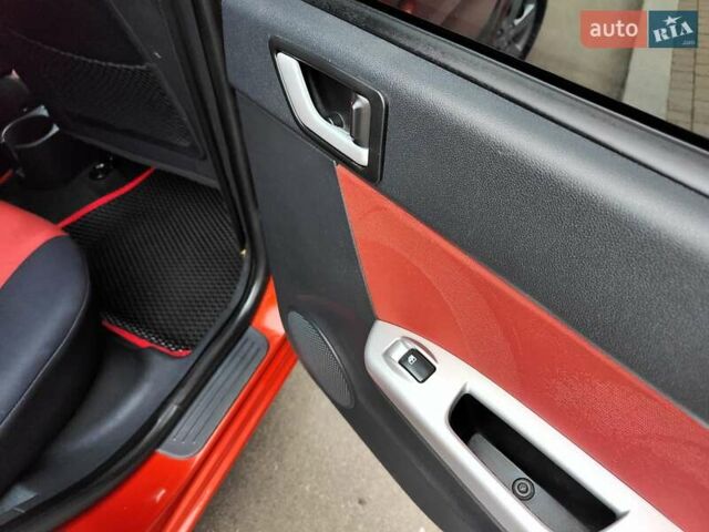 Красный Хендай Гетц, объемом двигателя 1.6 л и пробегом 223 тыс. км за 4990 $, фото 56 на Automoto.ua