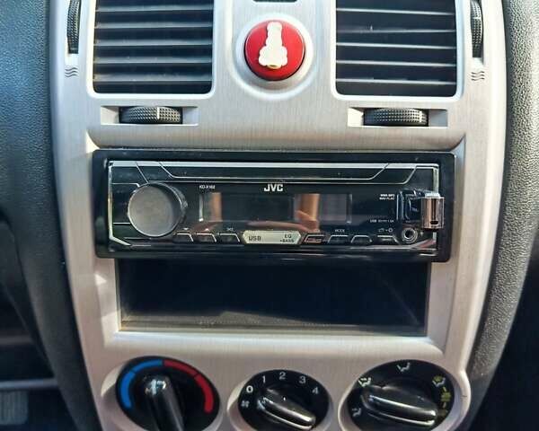 Красный Хендай Гетц, объемом двигателя 1.4 л и пробегом 290 тыс. км за 3000 $, фото 14 на Automoto.ua