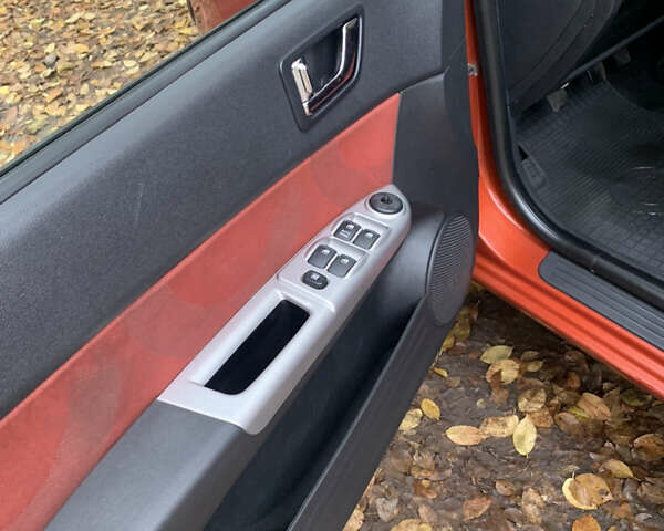 Красный Хендай Гетц, объемом двигателя 1.4 л и пробегом 170 тыс. км за 4500 $, фото 7 на Automoto.ua