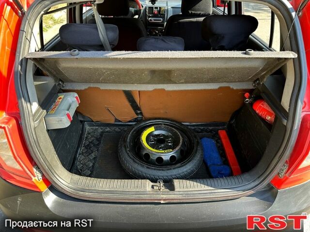 Красный Хендай Гетц, объемом двигателя 1.1 л и пробегом 190 тыс. км за 3850 $, фото 4 на Automoto.ua