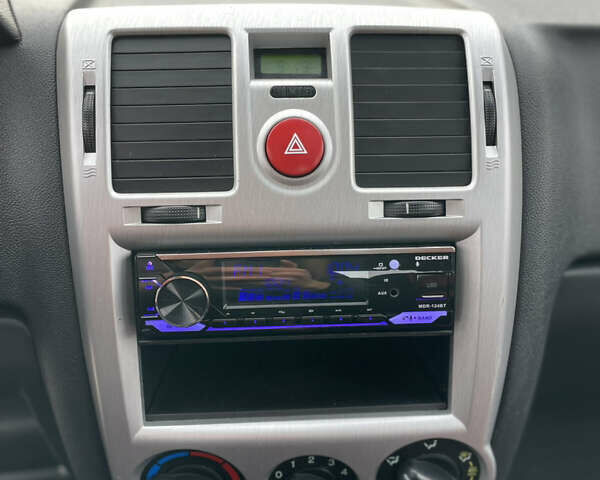 Красный Хендай Гетц, объемом двигателя 1.6 л и пробегом 137 тыс. км за 5700 $, фото 7 на Automoto.ua