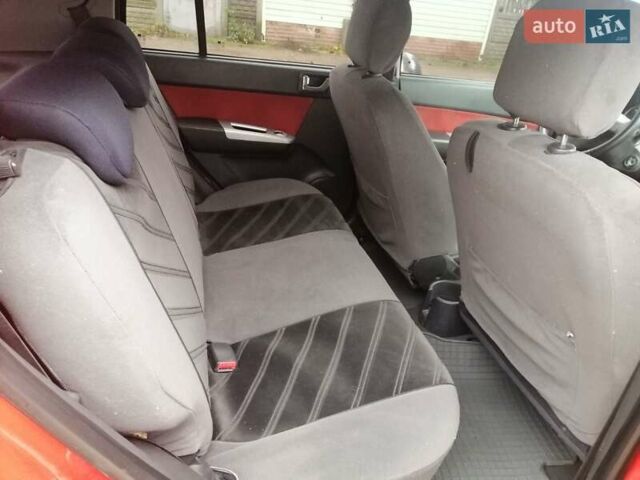 Червоний Хендай Гетц, об'ємом двигуна 1.4 л та пробігом 200 тис. км за 3550 $, фото 5 на Automoto.ua