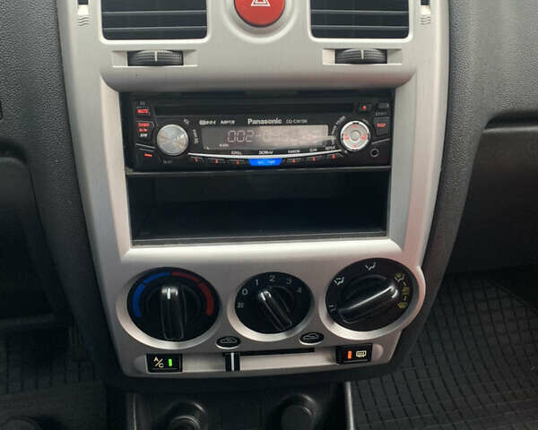 Красный Хендай Гетц, объемом двигателя 1.4 л и пробегом 170 тыс. км за 4500 $, фото 3 на Automoto.ua