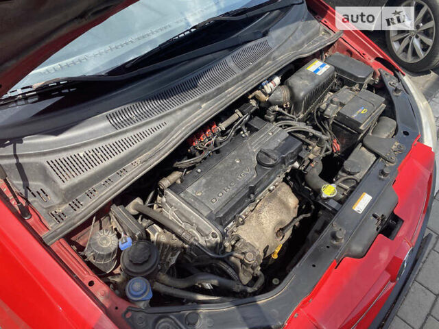 Красный Хендай Гетц, объемом двигателя 1.4 л и пробегом 220 тыс. км за 4100 $, фото 2 на Automoto.ua