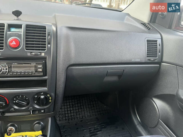 Червоний Хендай Гетц, об'ємом двигуна 1.09 л та пробігом 174 тис. км за 3900 $, фото 36 на Automoto.ua