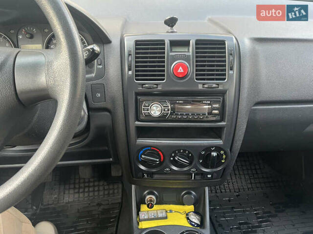 Червоний Хендай Гетц, об'ємом двигуна 1.09 л та пробігом 174 тис. км за 3900 $, фото 35 на Automoto.ua