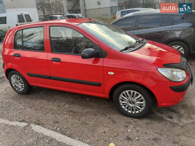 Червоний Хендай Гетц, об'ємом двигуна 1.09 л та пробігом 174 тис. км за 3900 $, фото 2 на Automoto.ua