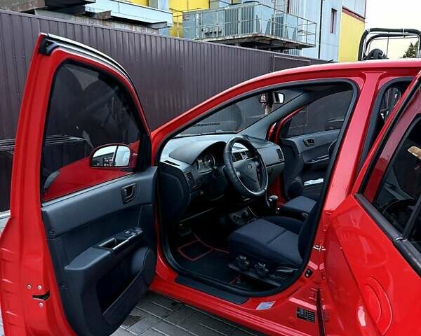Червоний Хендай Гетц, об'ємом двигуна 1.4 л та пробігом 103 тис. км за 6200 $, фото 4 на Automoto.ua