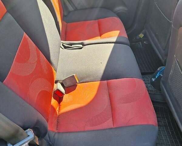 Червоний Хендай Гетц, об'ємом двигуна 1.4 л та пробігом 172 тис. км за 5999 $, фото 3 на Automoto.ua