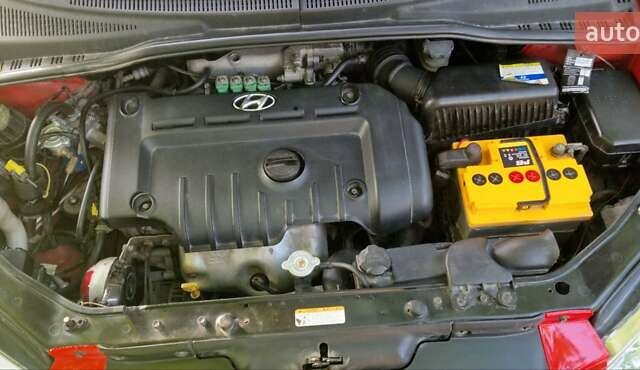 Красный Хендай Гетц, объемом двигателя 1.6 л и пробегом 120 тыс. км за 6700 $, фото 3 на Automoto.ua