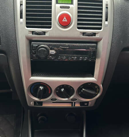 Красный Хендай Гетц, объемом двигателя 1.4 л и пробегом 143 тыс. км за 6600 $, фото 12 на Automoto.ua