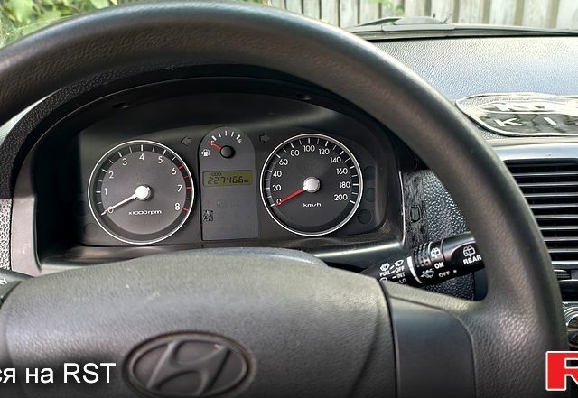 Хендай Гетц, объемом двигателя 1.1 л и пробегом 227 тыс. км за 3300 $, фото 4 на Automoto.ua