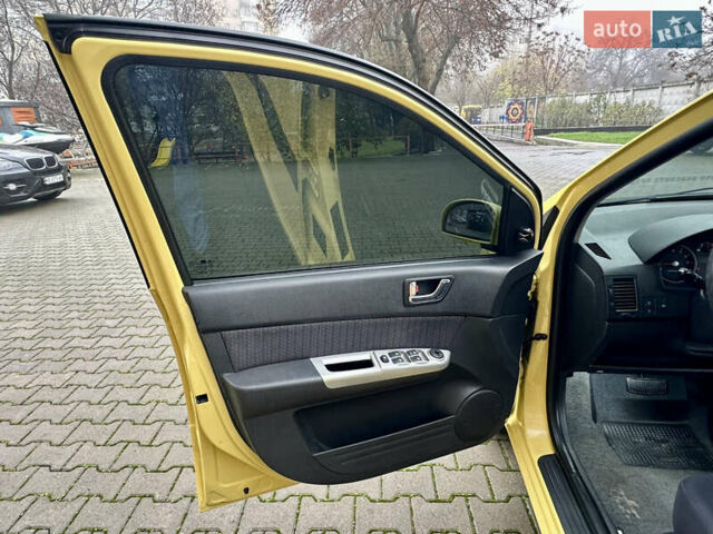 Желтый Хендай Гетц, объемом двигателя 1.4 л и пробегом 170 тыс. км за 4900 $, фото 20 на Automoto.ua