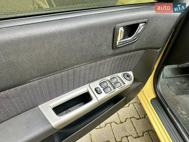 Желтый Хендай Гетц, объемом двигателя 1.4 л и пробегом 170 тыс. км за 4900 $, фото 19 на Automoto.ua
