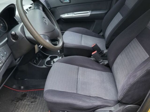 Желтый Хендай Гетц, объемом двигателя 1.4 л и пробегом 198 тыс. км за 5000 $, фото 8 на Automoto.ua