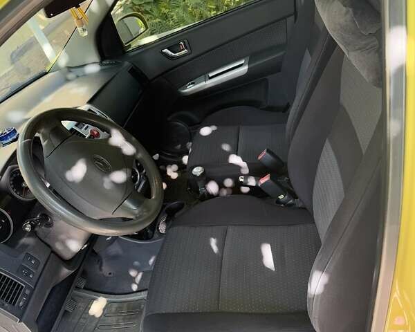 Желтый Хендай Гетц, объемом двигателя 1.4 л и пробегом 173 тыс. км за 4000 $, фото 2 на Automoto.ua