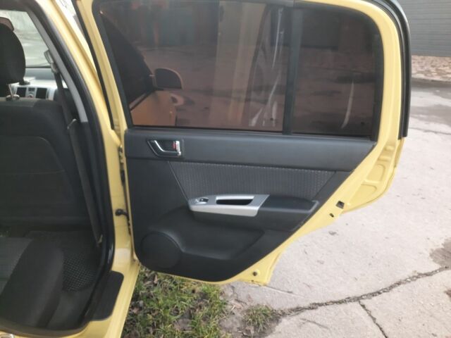 Желтый Хендай Гетц, объемом двигателя 1.4 л и пробегом 250 тыс. км за 3900 $, фото 17 на Automoto.ua