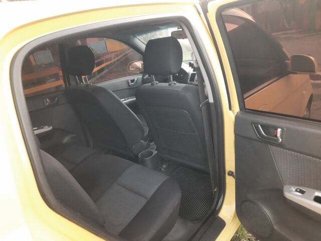 Желтый Хендай Гетц, объемом двигателя 1.4 л и пробегом 250 тыс. км за 3900 $, фото 20 на Automoto.ua