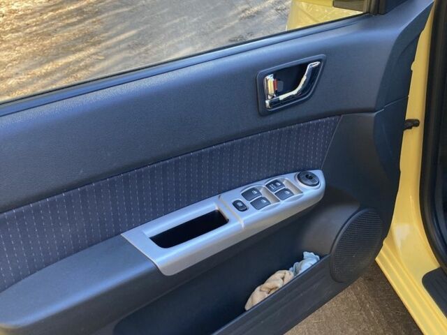 Желтый Хендай Гетц, объемом двигателя 1.6 л и пробегом 215 тыс. км за 3500 $, фото 8 на Automoto.ua