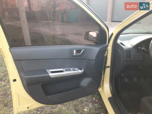 Желтый Хендай Гетц, объемом двигателя 1.4 л и пробегом 238 тыс. км за 3900 $, фото 12 на Automoto.ua