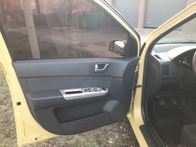 Желтый Хендай Гетц, объемом двигателя 1.4 л и пробегом 250 тыс. км за 3900 $, фото 13 на Automoto.ua