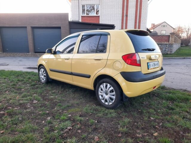 Желтый Хендай Гетц, объемом двигателя 1.4 л и пробегом 250 тыс. км за 3900 $, фото 4 на Automoto.ua