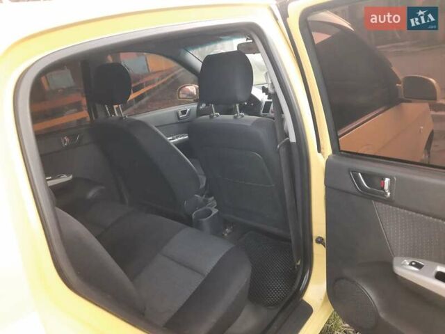 Желтый Хендай Гетц, объемом двигателя 1.4 л и пробегом 238 тыс. км за 3900 $, фото 19 на Automoto.ua